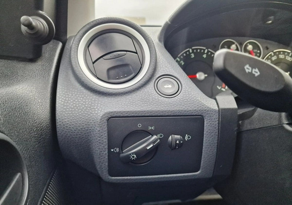 Ford Fiesta cena 11000 przebieg: 142969, rok produkcji 2006 z Oborniki Śląskie małe 154